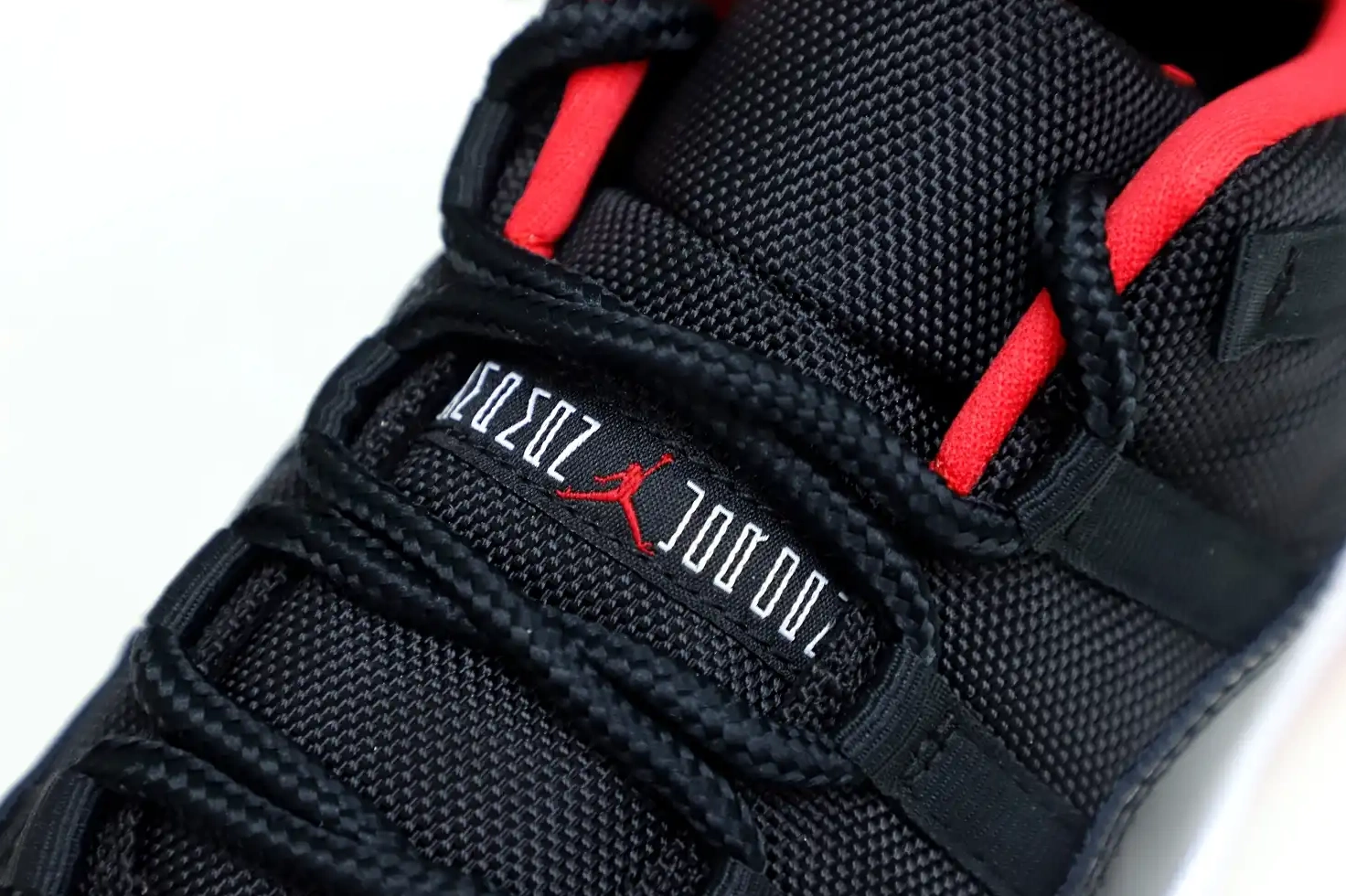 Kimikick 11 LOW JORDAN BRED RETRO AIR 0811